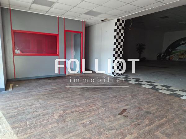 A LOUER - VIRE - GRAND LOCAL DE 770 m² avec GRAND PARKING