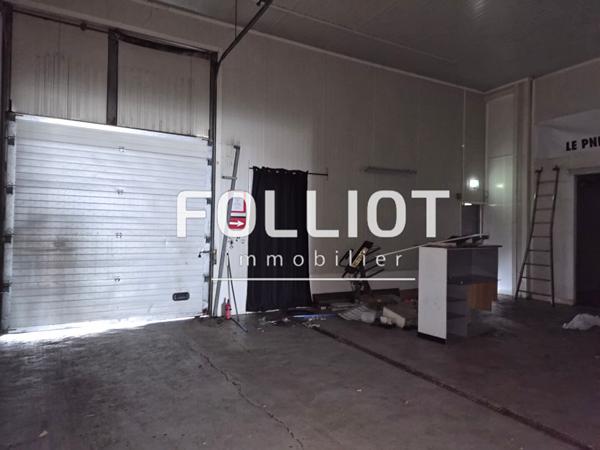 A LOUER - VIRE - GRAND LOCAL DE 770 m² avec GRAND PARKING