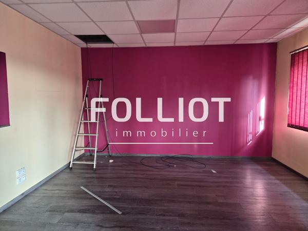A LOUER - VIRE - GRAND LOCAL DE 770 m² avec GRAND PARKING