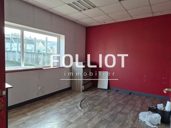 A LOUER - VIRE - GRAND LOCAL DE 770 m² avec GRAND PARKING
