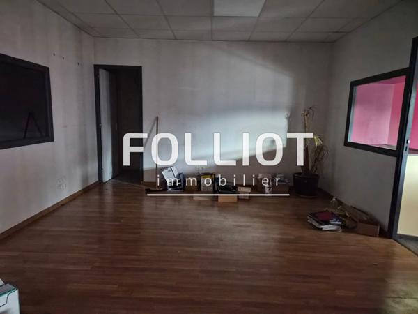 A LOUER - VIRE - GRAND LOCAL DE 770 m² avec GRAND PARKING