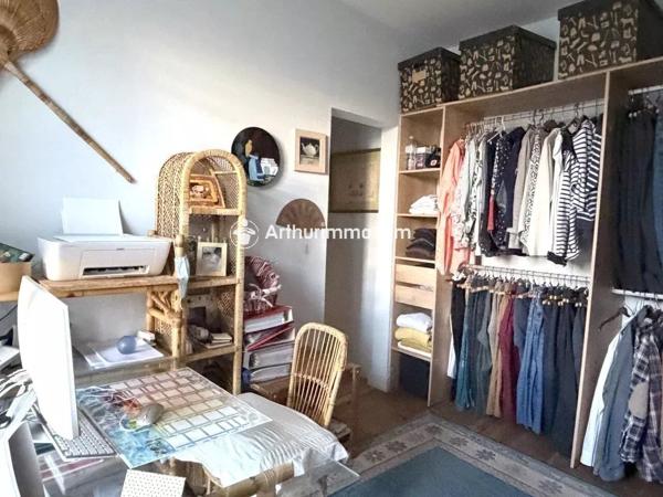 Vente                                                      Maison
                        
                     8 pièces                      260 m2                     à Saint-Jean-d'Angély