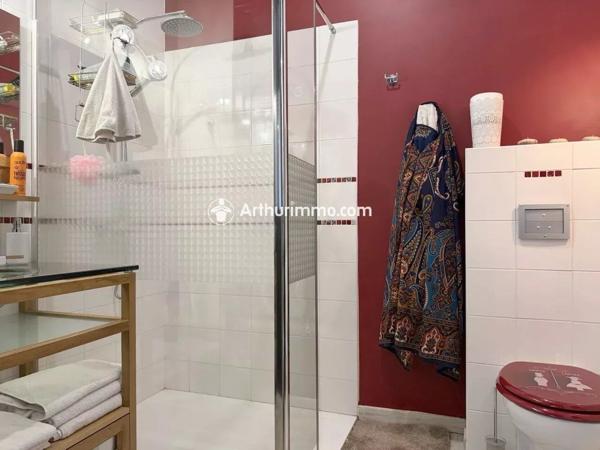 Vente                                                      Maison
                        
                     8 pièces                      260 m2                     à Saint-Jean-d'Angély