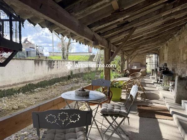 Vente                                                      Maison
                        
                     8 pièces                      260 m2                     à Saint-Jean-d'Angély