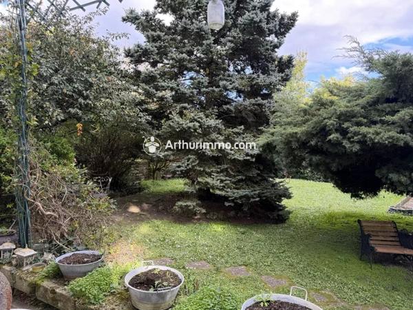 Vente                                                      Maison
                        
                     8 pièces                      260 m2                     à Saint-Jean-d'Angély