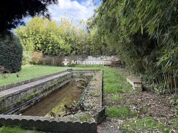 Vente                                                      Maison
                        
                     8 pièces                      260 m2                     à Saint-Jean-d'Angély