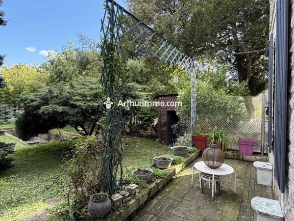 Vente                                                      Maison
                        
                     8 pièces                      260 m2                     à Saint-Jean-d'Angély