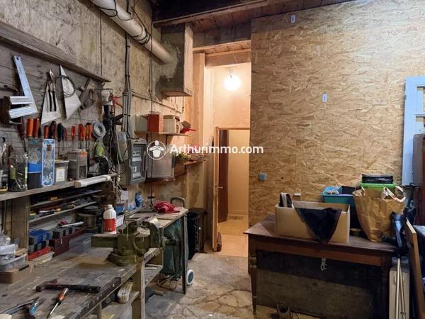 Vente                                                      Maison
                        
                     8 pièces                      260 m2                     à Saint-Jean-d'Angély