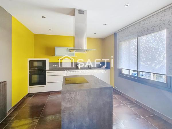 MAISON DE VILLAGE D'ENVIRON 331M², COUR ET GARAGE