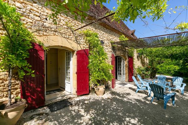Hameau du XVIIème et XVIIIème avec piscine et terrain de 9 hectares près de Le Bugue