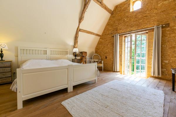 Hameau du XVIIème et XVIIIème avec piscine et terrain de 9 hectares près de Le Bugue