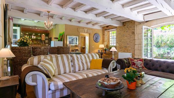 Hameau du XVIIème et XVIIIème avec piscine et terrain de 9 hectares près de Le Bugue