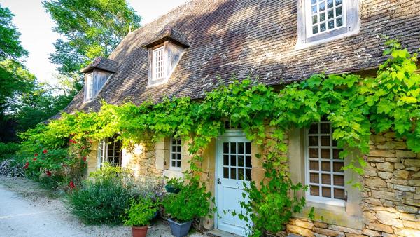 Hameau du XVIIème et XVIIIème avec piscine et terrain de 9 hectares près de Le Bugue