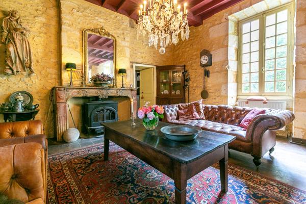 Hameau du XVIIème et XVIIIème avec piscine et terrain de 9 hectares près de Le Bugue