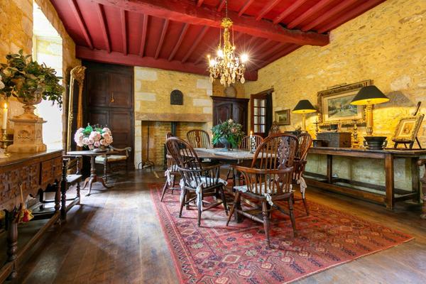 Hameau du XVIIème et XVIIIème avec piscine et terrain de 9 hectares près de Le Bugue