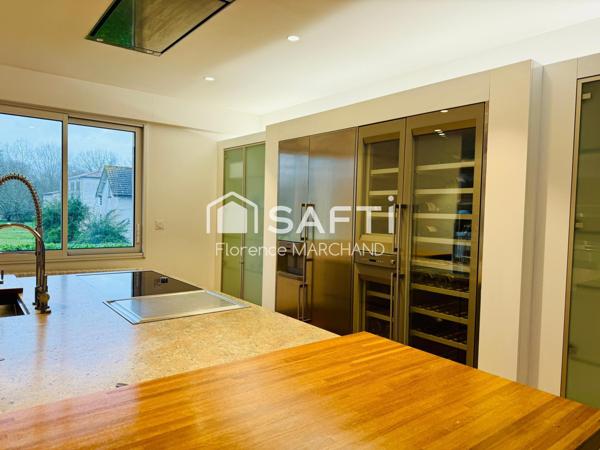 ST LIGUAIRE MAISON RÉNOVÉE 4 CHAMBRES BEAU JARDIN PISCINE