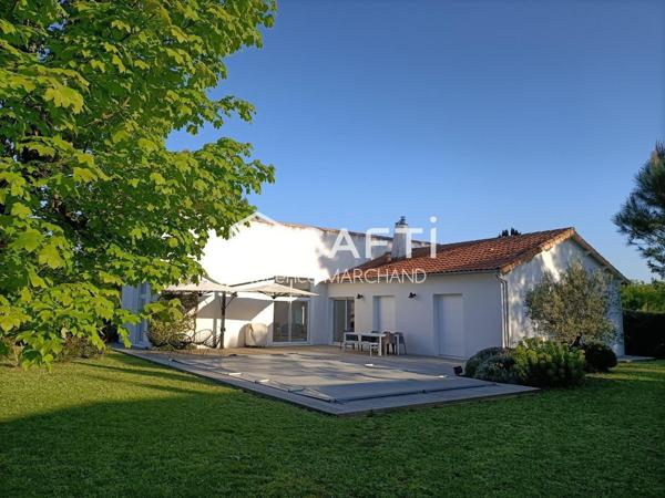 ST LIGUAIRE MAISON RÉNOVÉE 4 CHAMBRES BEAU JARDIN PISCINE