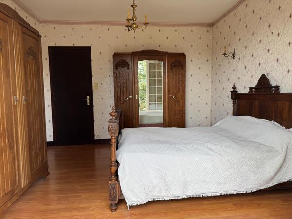 Maison, grand terrain et 110 m² de sous-sol
