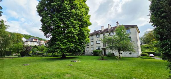 Appartement à Saint Martin d'Etampes de 4 pièces avec balcon, place de stationnement et cave proche gare RER C. à 2.2 km.