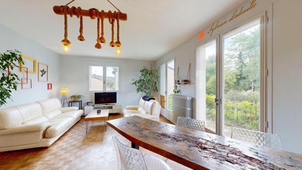 Maison de 120 m² sur 828 m2 de terrain proche des commerces