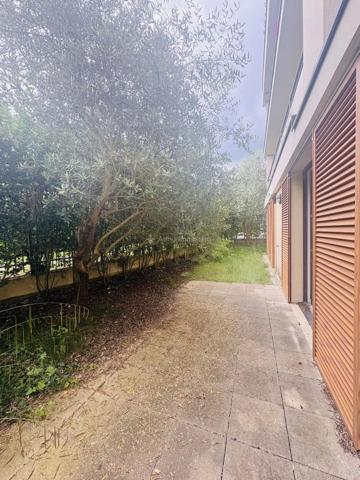 Vente                                                      Appartement
                        
                     4 pièces                      80 m2                     à Bussy-Saint-Georges