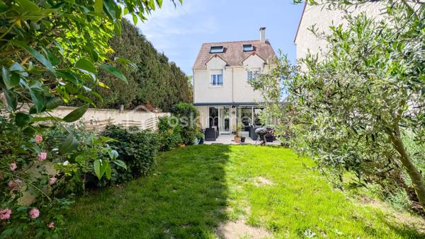 🌞🍀 Exclusivité COCO-IMMO 🍀🌞

📍 Saulx-les-Chartreux

Dans un environnement privilégié, au calme et sans vis-à-vis, venez découvrir cette magnifique maison familiale récente, encore couverte par la garantie décennale. 🏡

✨ 94 m² habitables – 109 m² utiles
✨ Terrain clos et arboré de 961 m²
✨ Poêle à bois pour une ambiance chaleureuse en toute saison
✨ Panneaux solaires pour optimiser vos économies d'énergie
✨ Cuisine équipée ouverte sur un vaste séjour baigné de lumière
✨ Belle terrasse accessible directement depuis la pièce de vie
✨ 4 chambres, dont une suite parentale
✨ 3 WC, un à chaque niveau
✨ Jardin à l'arrière 
✨ Stationnement privatif pour 2 véhicules

✅ Maison récente et parfaitement entretenue
✅ Aucun travaux à prévoir
✅ Cadre de vie idéal pour une famille en quête de confort et de tranquillité

📌 Commerces, services et commodités accessibles à pied
🎓 Établissements scolaires de la maternelle au collège sur la commune
🚌 Gare Massy RER / TGV à seulement 15 minutes en bus
🚗 Paris Porte d’Italie à environ 20 minutes

💚 Une maison clé en main où il ne reste plus qu’à poser vos valises !

📩 Contactez-moi dès aujourd’hui pour organiser une visite et découvrir ce véritable coup de cœur.