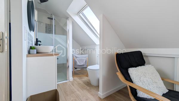 🌞🍀 Exclusivité COCO-IMMO 🍀🌞

📍 Saulx-les-Chartreux

Dans un environnement privilégié, au calme et sans vis-à-vis, venez découvrir cette magnifique maison familiale récente, encore couverte par la garantie décennale. 🏡

✨ 94 m² habitables – 109 m² utiles
✨ Terrain clos et arboré de 961 m²
✨ Poêle à bois pour une ambiance chaleureuse en toute saison
✨ Panneaux solaires pour optimiser vos économies d'énergie
✨ Cuisine équipée ouverte sur un vaste séjour baigné de lumière
✨ Belle terrasse accessible directement depuis la pièce de vie
✨ 4 chambres, dont une suite parentale
✨ 3 WC, un à chaque niveau
✨ Jardin à l'arrière 
✨ Stationnement privatif pour 2 véhicules

✅ Maison récente et parfaitement entretenue
✅ Aucun travaux à prévoir
✅ Cadre de vie idéal pour une famille en quête de confort et de tranquillité

📌 Commerces, services et commodités accessibles à pied
🎓 Établissements scolaires de la maternelle au collège sur la commune
🚌 Gare Massy RER / TGV à seulement 15 minutes en bus
🚗 Paris Porte d’Italie à environ 20 minutes

💚 Une maison clé en main où il ne reste plus qu’à poser vos valises !

📩 Contactez-moi dès aujourd’hui pour organiser une visite et découvrir ce véritable coup de cœur.