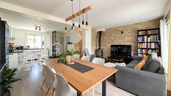🌞🍀 Exclusivité COCO-IMMO 🍀🌞

📍 Saulx-les-Chartreux

Dans un environnement privilégié, au calme et sans vis-à-vis, venez découvrir cette magnifique maison familiale récente, encore couverte par la garantie décennale. 🏡

✨ 94 m² habitables – 109 m² utiles
✨ Terrain clos et arboré de 961 m²
✨ Poêle à bois pour une ambiance chaleureuse en toute saison
✨ Panneaux solaires pour optimiser vos économies d'énergie
✨ Cuisine équipée ouverte sur un vaste séjour baigné de lumière
✨ Belle terrasse accessible directement depuis la pièce de vie
✨ 4 chambres, dont une suite parentale
✨ 3 WC, un à chaque niveau
✨ Jardin à l'arrière 
✨ Stationnement privatif pour 2 véhicules

✅ Maison récente et parfaitement entretenue
✅ Aucun travaux à prévoir
✅ Cadre de vie idéal pour une famille en quête de confort et de tranquillité

📌 Commerces, services et commodités accessibles à pied
🎓 Établissements scolaires de la maternelle au collège sur la commune
🚌 Gare Massy RER / TGV à seulement 15 minutes en bus
🚗 Paris Porte d’Italie à environ 20 minutes

💚 Une maison clé en main où il ne reste plus qu’à poser vos valises !

📩 Contactez-moi dès aujourd’hui pour organiser une visite et découvrir ce véritable coup de cœur.