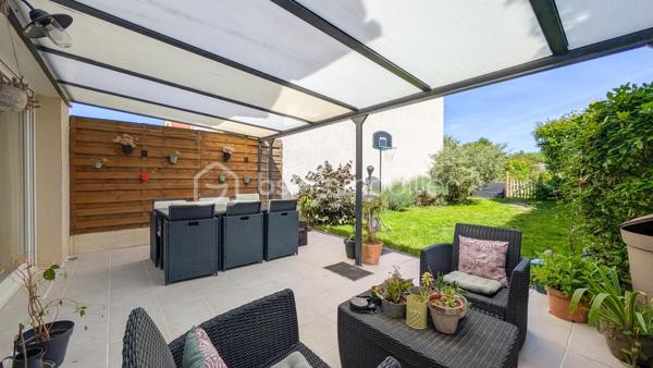 🌞🍀 Exclusivité COCO-IMMO 🍀🌞

📍 Saulx-les-Chartreux

Dans un environnement privilégié, au calme et sans vis-à-vis, venez découvrir cette magnifique maison familiale récente, encore couverte par la garantie décennale. 🏡

✨ 94 m² habitables – 109 m² utiles
✨ Terrain clos et arboré de 961 m²
✨ Poêle à bois pour une ambiance chaleureuse en toute saison
✨ Panneaux solaires pour optimiser vos économies d'énergie
✨ Cuisine équipée ouverte sur un vaste séjour baigné de lumière
✨ Belle terrasse accessible directement depuis la pièce de vie
✨ 4 chambres, dont une suite parentale
✨ 3 WC, un à chaque niveau
✨ Jardin à l'arrière 
✨ Stationnement privatif pour 2 véhicules

✅ Maison récente et parfaitement entretenue
✅ Aucun travaux à prévoir
✅ Cadre de vie idéal pour une famille en quête de confort et de tranquillité

📌 Commerces, services et commodités accessibles à pied
🎓 Établissements scolaires de la maternelle au collège sur la commune
🚌 Gare Massy RER / TGV à seulement 15 minutes en bus
🚗 Paris Porte d’Italie à environ 20 minutes

💚 Une maison clé en main où il ne reste plus qu’à poser vos valises !

📩 Contactez-moi dès aujourd’hui pour organiser une visite et découvrir ce véritable coup de cœur.