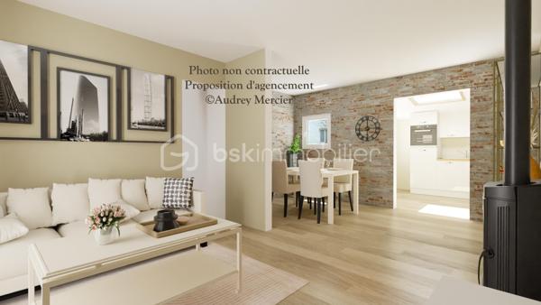 Située dans un secteur recherché de Longpont-sur-Orge, à proximité immédiate des écoles, commerces et espaces verts, sur une parcelle de 400 m² environ, cette agréable maison d'environ 115 m² saura séduire les familles à la recherche de confort et de praticité au quotidien.

Au rez-de-chaussée, vous découvrirez une entrée avec rangements, une lumineuse pièce de vie avec cuisine ouverte, bénéficiant d'une climatisation réversible (pompe à chaleur), deux chambres, une salle d'eau ainsi qu'un WC indépendant. Une arrière-cuisine et un cellier complètent cet espace fonctionnel.

À l'étage, deux grandes chambres offrent de beaux volumes, dont une avec dressing.

À l'extérieur, vous profiterez d'une terrasse couverte idéale pour les repas en famille ou entre amis, d'un jardin à l'arrière de la maison et d'un espace de stationnement permettant d'accueillir jusqu'à quatre véhicules.

Les atouts :
✔ 4 chambres
✔ Climatisation réversible / pompe à chaleur
✔ Terrasse couverte
✔ Jardin privatif
✔ Stationnement pour 4 véhicules
✔ Nombreux espaces de rangement
✔ Proximité immédiate des écoles et commerces

À pied :
Écoles maternelle et primaire : 5 min
Commerces : 5 min
Parc : 8 min
Collège : 15 min

Accès :
Gare RER C : 4 min en voiture

Une maison idéale pour une famille souhaitant profiter d'un cadre de vie agréable tout en restant proche de toutes les commodités.

À visiter sans tarder !