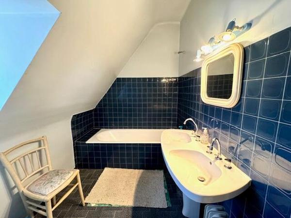 Proche commerces et écoles - Très belle maison sur 1947 m2 de terrain