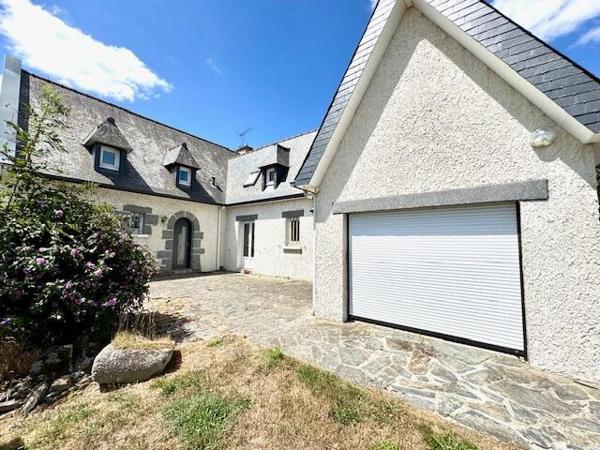 Proche commerces et écoles - Très belle maison sur 1947 m2 de terrain