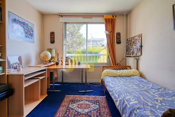 Appartement Le Plessis Robinson 5pièce(s) 106 m2 €450 000 ** - Référence 395