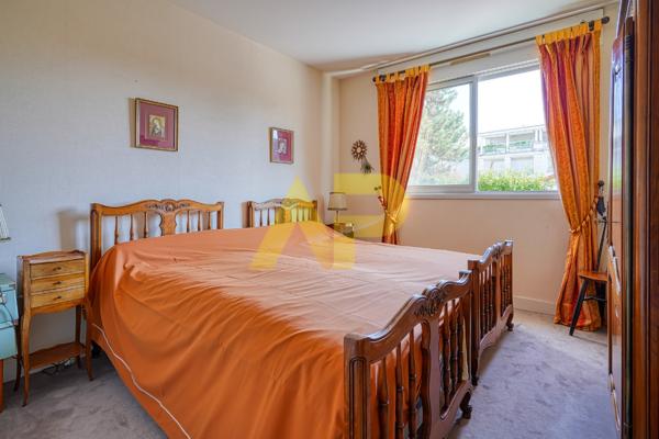 Appartement Le Plessis Robinson 5pièce(s) 106 m2 €450 000 ** - Référence 395