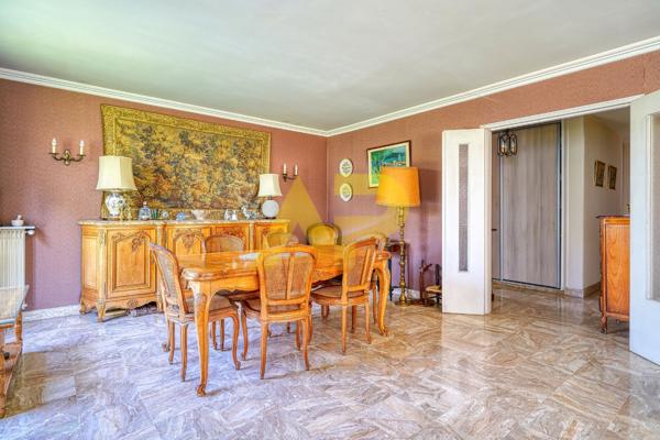 Appartement Le Plessis Robinson 5pièce(s) 106 m2 €450 000 ** - Référence 395