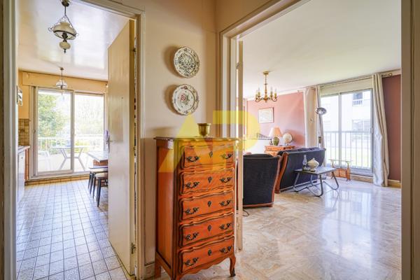 Appartement Le Plessis Robinson 5pièce(s) 106 m2 €450 000 ** - Référence 395