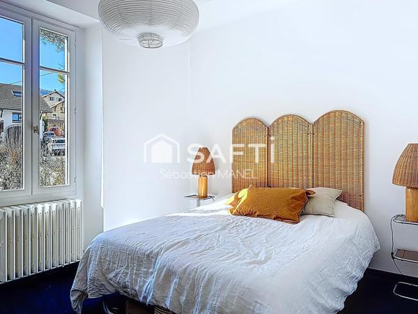 Ancienne poste rénovée aux portes de Genève