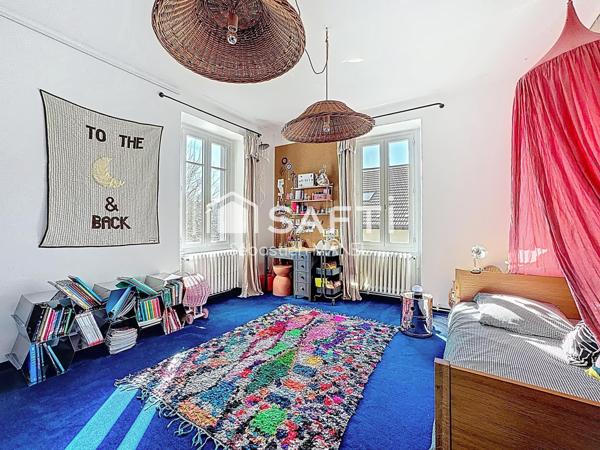 Ancienne poste rénovée aux portes de Genève