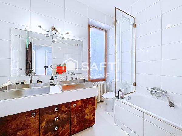 Ancienne poste rénovée aux portes de Genève