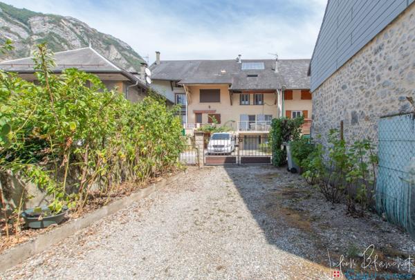 Immeuble à vendre FRANCIN (73)