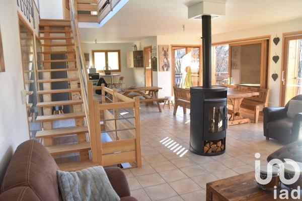 Châlet 10 pièces de 195 m² à Albiez-Montrond (73300)