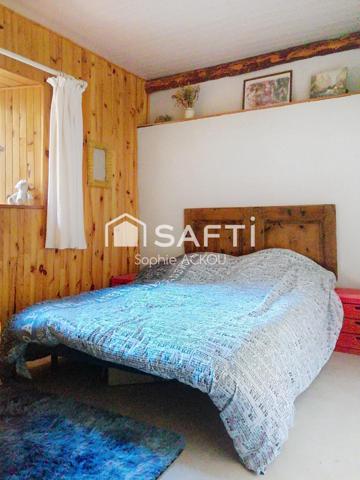 Grande maison de village au potentiel énorme!!