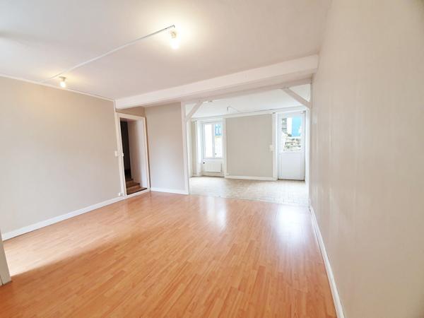 Maison LOUE 85 m² - 2 chambres - Jardin