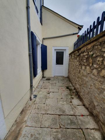 Maison LOUE 85 m² - 2 chambres - Jardin