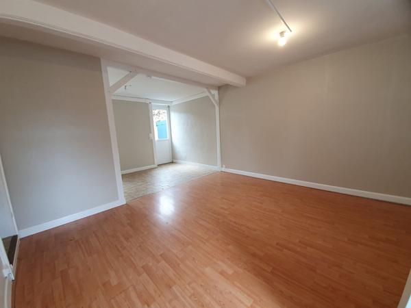 Maison LOUE 85 m² - 2 chambres - Jardin