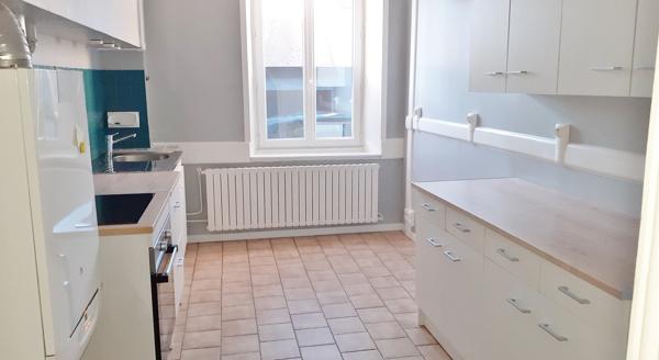 Maison LOUE 85 m² - 2 chambres - Jardin
