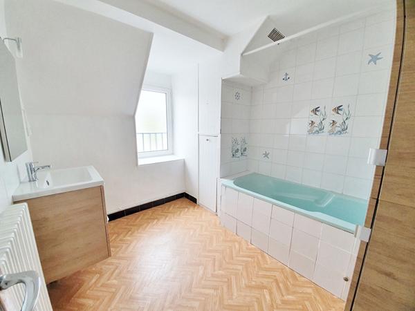 Maison LOUE 85 m² - 2 chambres - Jardin