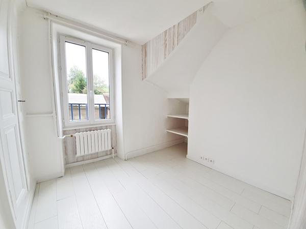 Maison LOUE 85 m² - 2 chambres - Jardin
