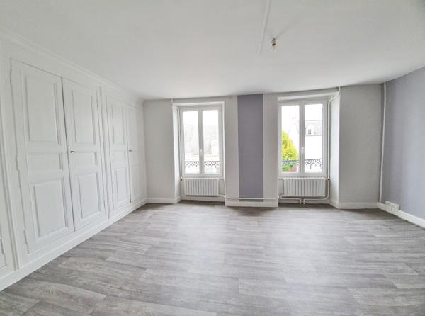 Maison LOUE 85 m² - 2 chambres - Jardin