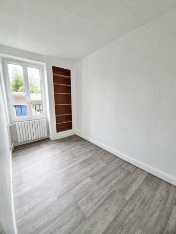 Maison LOUE 85 m² - 2 chambres - Jardin